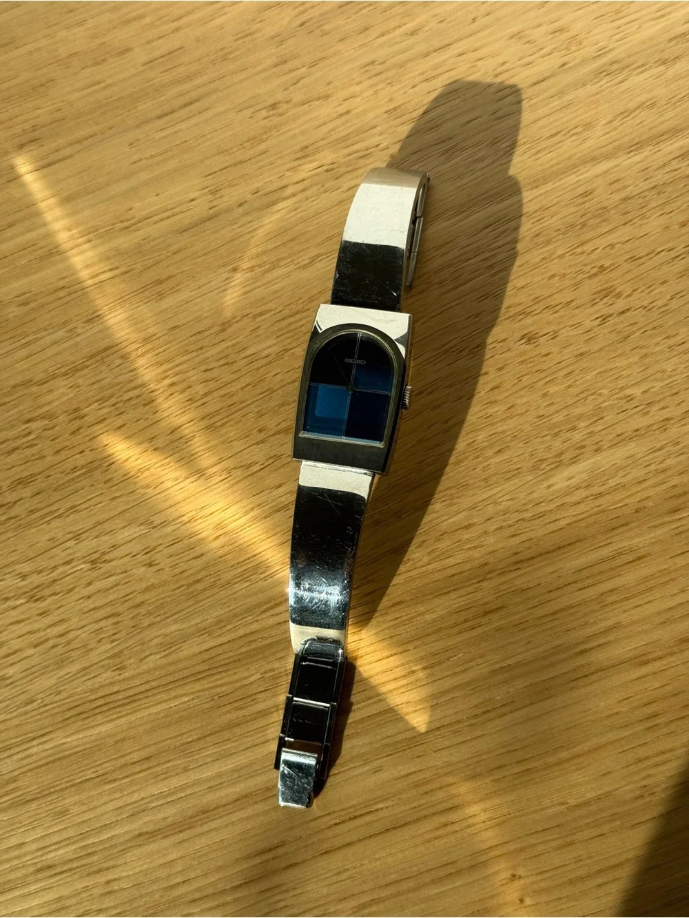 Vintage Seiko manual wind modernist watch. Ref 7302-710